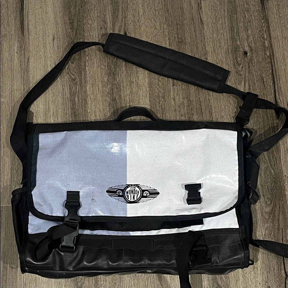 Team Wonder Bike Messenger Bag
